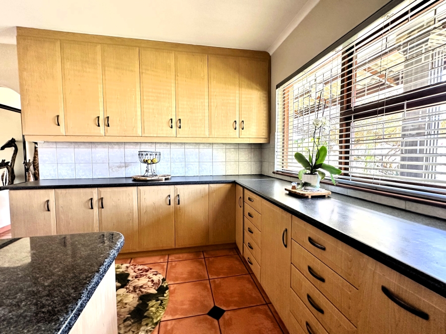 4 Bedroom Property for Sale in Panorama Western Cape